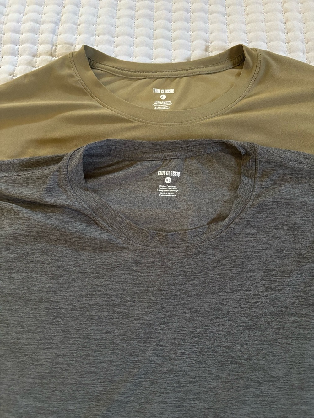 True Classic mens active T’s Olive and blue/grey heather XL new w/o tags